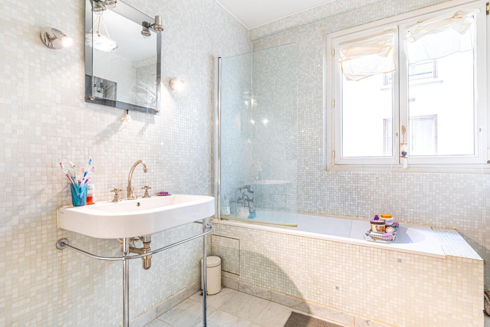Guestready - Parisian Getaway In The 10th Arr. Paris